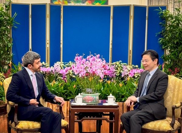 World News | UAE Foreign Minister Abdullah Bin Zayed Meets Prime Minister of Singapore