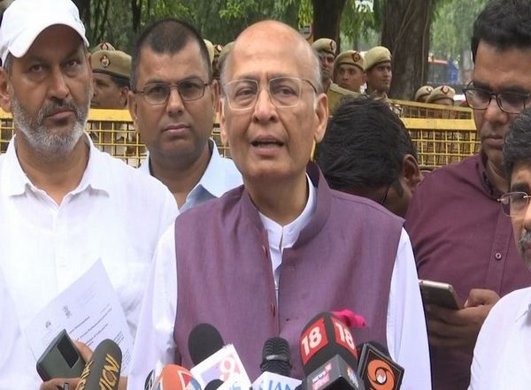 India General Elections 2024 Results: Congress Meets Election Commission, Complains About Delay in Website Updates (Watch Video)