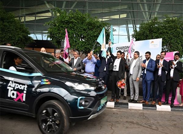 Business News | Electric Airport Taxis from Refex EVeelz Begin Operations at Bengaluru Airport
