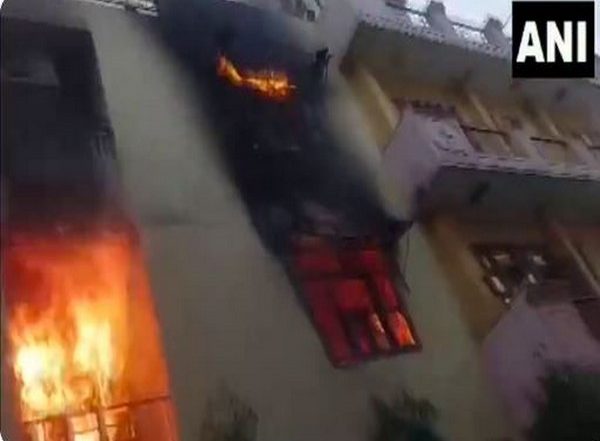 India News | Fire Breaks out at Two-storey Building in UP's Ghaziabad