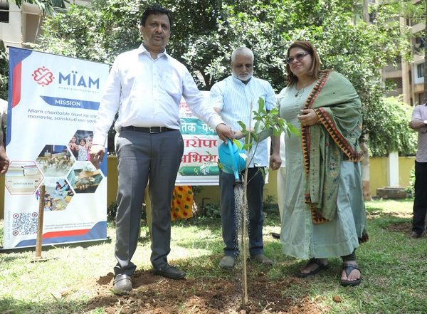 Business News | Nitu Joshi of Miam Charitable Trust and Jeetendra Pardeshi of BMC Plant Trees on World Environment Day