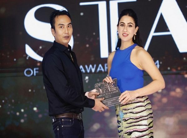 Business News | Rising Star Sushim (Rahul) Gaikwad Honored with Young Investor and Producer Award in Bollywood by Actress Sara Ali Khan