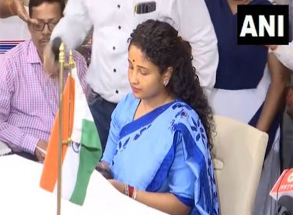 India News | Jharkhand: JMM Leader Kalpana Soren Sworn in as an MLA from Gandey Assembly Constituency