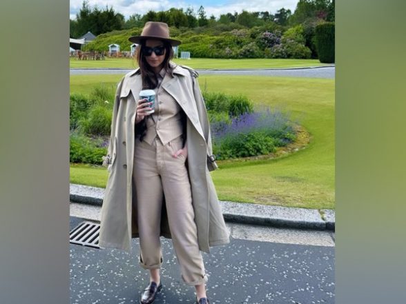 Entertainment News | Rhea Drops Stunning Pics of Sister Sonam Kapoor from Her Scotland Diaries | LatestLY