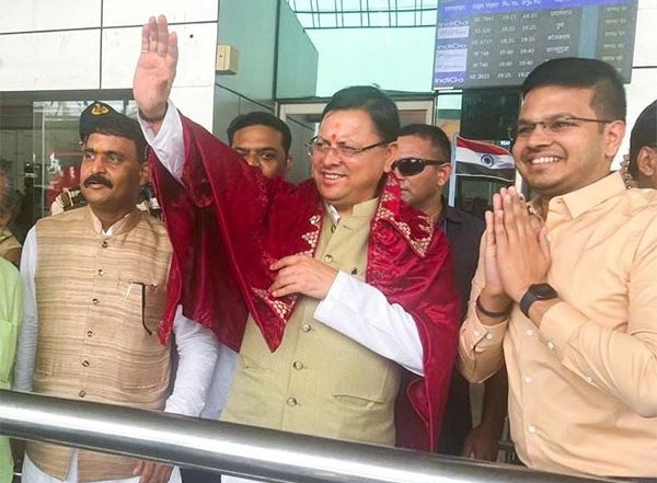 India News | Uttarakhand CM Dhami Accorded Grand Welcome on His Arrival in Odisha to Attend Swearing-in Ceremony of CM-designate Mohan Majhi