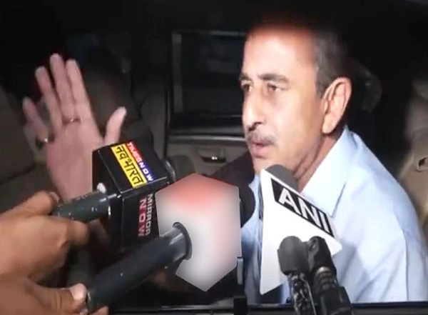 World News | Union Minister Kirti Vardhan Singh to Visit Kuwait to Oversee Assistance to Indians Injured in Fire Tragedy
