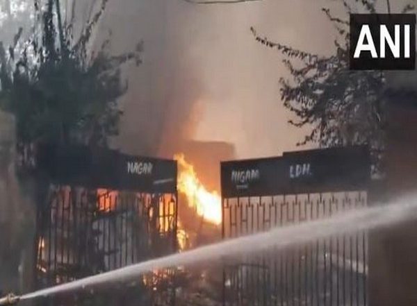 India News | Punjab: Fire Breaks out at Warehouse in Ludhiana