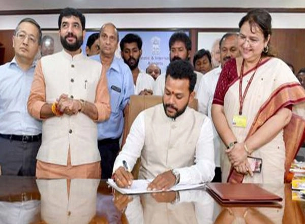 India News | TDP Leader Kinjarapu Rammohan Naidu Assumes Charge of Ministry of Civil Aviation