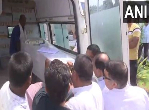 India News | Bodies of Uttar Pradesh Workers Deceased in Kuwait Blaze Handed over to Families in Gorakhpur