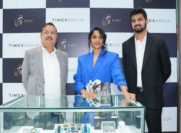Business News | Salaar Actress Sriya Reddy Unveils Special Edition Timex and Guess Watches at Kamal Watches,Aparna Mall for Their 55th Anniversary