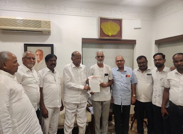 India News | Maharashtra: CPI(M) Delegation Meets NCP (SC)'s Sharad Pawar, Jayant Patil in Mumbai