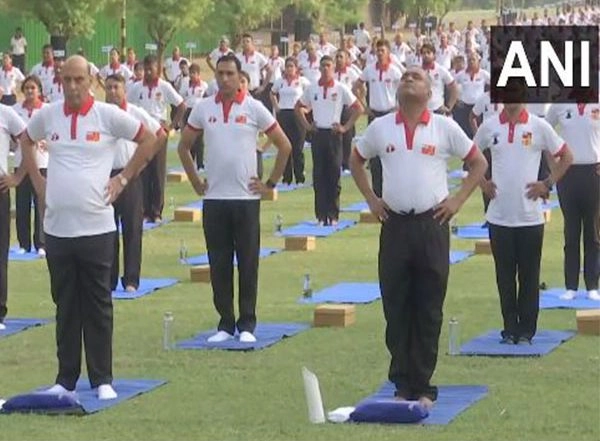 India News | Uttar Pradesh: Defence Minister, Army Chief Perform Yoga in Mathura