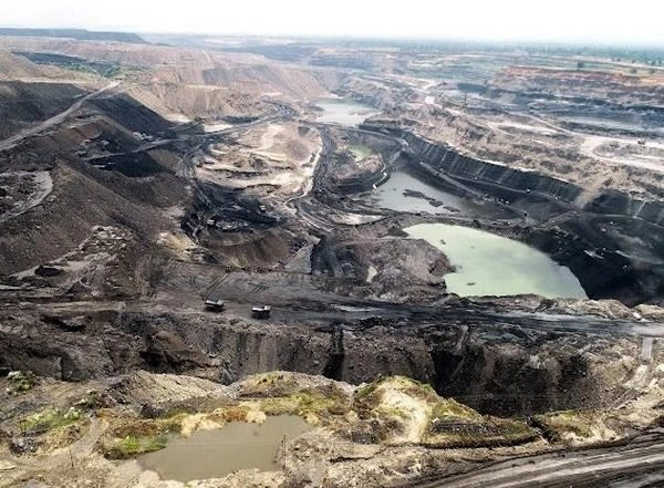 Business News | In a Bid to Increase Domestic Coal Output, Centre to Auction 60 Coal Blocks Today