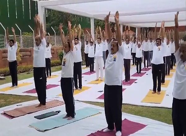 India News | Union Minister Jitendra Singh, Principal Secretary to PM Modi Perform Yoga at South Block
