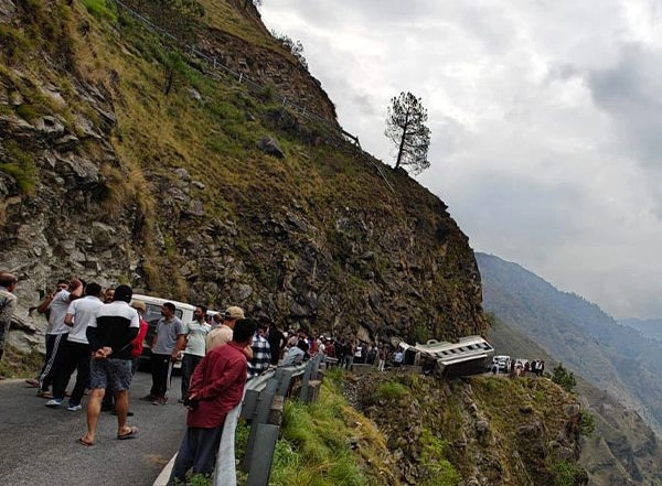 India News | Shimla Bus Accident: Himachal CM Sukhu, Governor Shiv Pratap Shukla Express Condolence to Families of Victims
