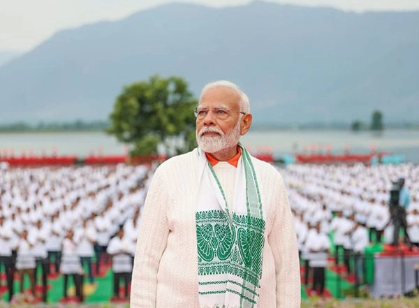India News | PM Modi Adorns Assam's Gamosa at Yoga Event in Srinagar, Union Minister Sarbananda Sonowal Expresses Gratitude