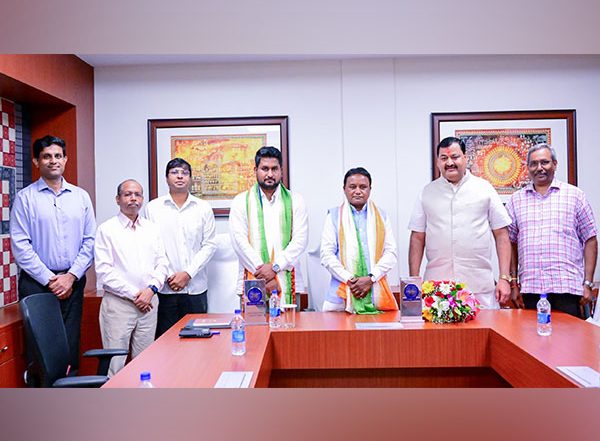 Sports News | Hockey India Office Bearer Meets with Odisha Chief Minister and Sports Minister