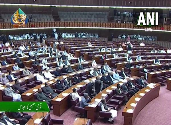 World News | Pakistan: PML-N Finds Itself 'isolated' Amid Row over Budget, Faces Flak from Own Legislators