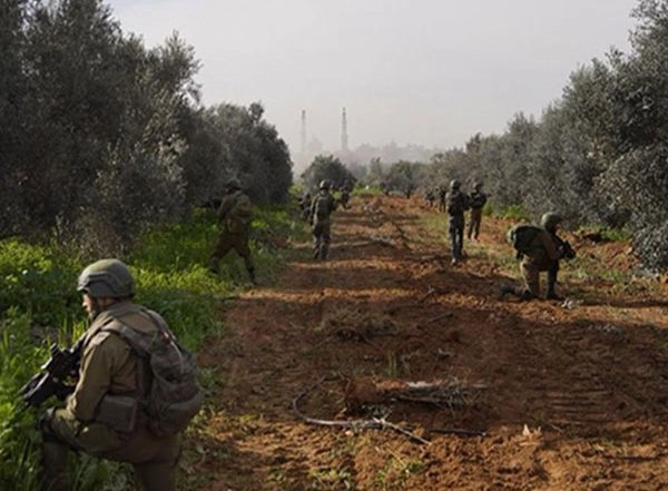 World News | Israel Raids Hamas Compounds in Rafah
