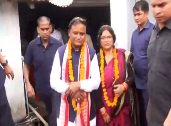 India News | Odisha CM Majhi Makes First Visit to His Ancestral Home in Kendujhar After Becoming Chief Minister