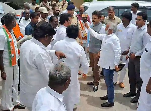 India News | Death Tolls Increases to 61 in Kallakurichi Hooch Tragedy; NCSC Chairman Meets Family of Deceased People