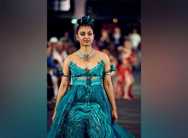 Business News | Tanishq Bedazzles Paris Haute Couture Week with Timecrafted Diamonds