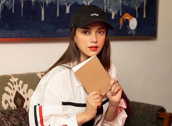Entertainment News | Aditi Rao Hydari Waits for 15 Hours for Her Luggage at Heathrow Airport