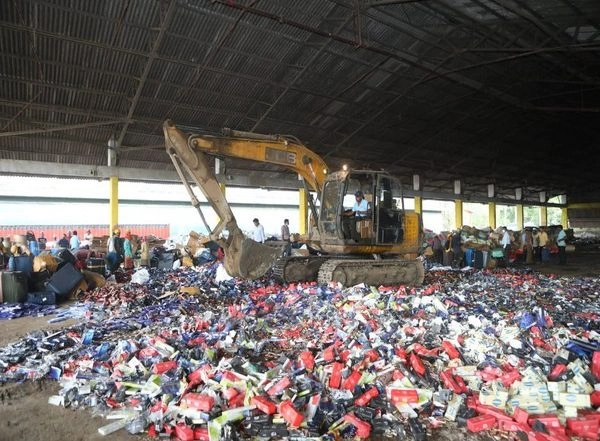 India News | Mumbai Customs Seizes Massive Quantity of Contraband Worth over 10 Crore