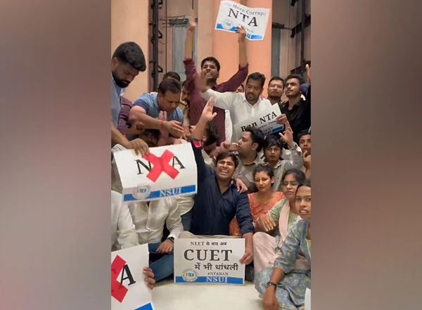 India News | Delhi: NSUI Protests at NTA Office over Recent Exam Irregularities