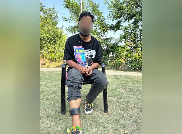 India News | J&K: Budgam Police Affixes GPS Tracking Anklet Device on Individual Accused of Aiding Militants