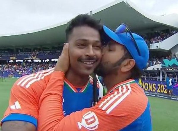 Sports News | Jubilant Rohit Sharma Lifts Tearful Hardik Pandya in Emotional Moment After India Seal T20 World Cup Glory