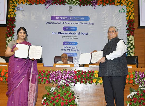 Business News | Gujarat Govt Partners with IBM to Establish AI Cluster in GIFT City