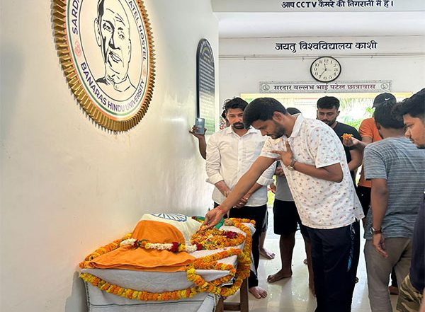 India News | Uttar Pradesh: Peacock Cremated with National Honours at Varanasi's Banaras Hindu University