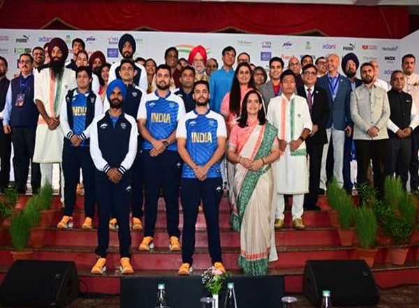 Sports News | Sports Minister Mandaviya Wishes Indian Contingent Heading to Paris Olympics 2024