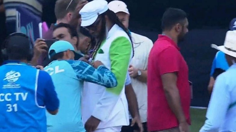 Babar Azam Signs Autograph on Chris Gayle’s Blazer Ahead of IND vs PAK ICC T20 World Cup 2024 Match (See Video and Pics)