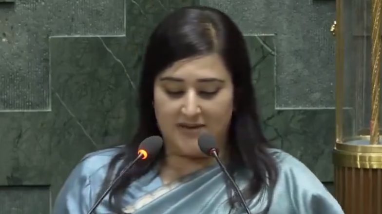 Bansuri Swaraj Follows Footsteps of Mother Sushma Swaraj, Takes Oath as Member of 18th Lok Sabha in Sanskrit (Watch Video)