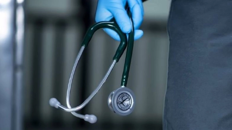 Delhi Doctors Use Cutting Edge E-CPR on 11-Year-Old Girl Suffering From Chest Pain and Misdiagnosed With Stomach Issue, Gives Her New Lease of Life