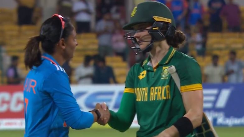 Harmanpreet Kaur Rushes To Laud Laura Wolvaardt After Her Century Goes in Vain As India Women Beat South Africa Women in 2nd ODI 2024 (Watch Video)