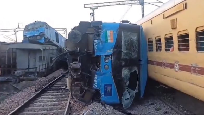 Punjab Train Accident: Loco Pilots Injured After Two Goods Trains Collide Near Madhopur in Sirhind (Watch Video)