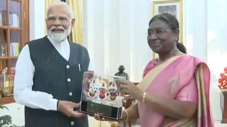 Narendra Modi Meets President Droupadi Murmu at Rashtrapati Bhavan, Stakes Claim to Form Government (Watch Video)