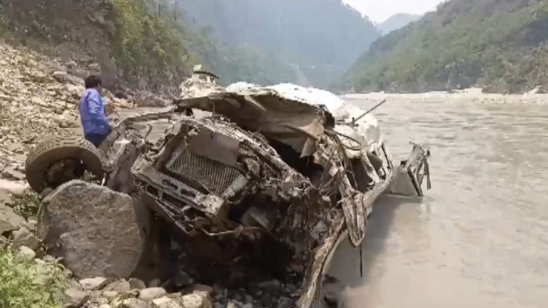 Rudraprayag Accident: Ten Dead After Vehicle With 23 Passengers Falls Into Gorge On Rishikesh-Badrinath Highway (Watch Video)