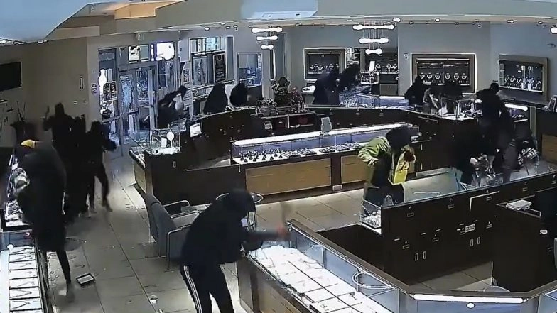 Indian-Owned Jewellery Stores Targeted in US: Robbers Loot PNG Jewellers, Nitin Jewellers, Bhindi Jewellers in Sunnyvale and Newark; Modus Operandi Same in All Three Robberies