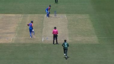 Arshdeep Singh Teases Mohammed Amir While Batting, Shows All Three Stumps As He Takes Unique Stance During IND vs PAK T20 World Cup 2024 (See Pic)