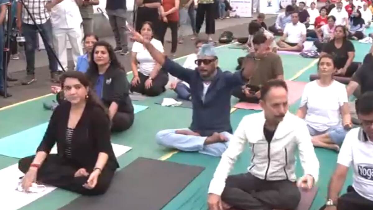 Agency News | Jackie Shroff Demonstrates Different Yoga Asanas on ...