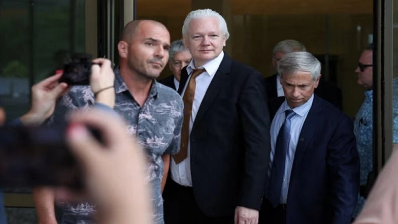 WikiLeaks Founder Julian Assange Returns to Australia After US Legal Battle Ends (Watch Video)