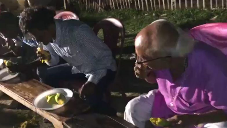 Mithila Mango Festival 2024: Anuj Kumar Jha of Lalganj Wins Mango Eating Competition in Bihar's Madhubani, Creates Record by Eating 12 Mangoes With One Hand in Two Minutes (Watch Video)