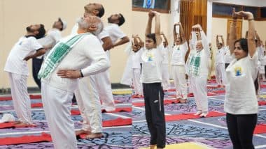 International Yoga Day 2024: PM Narendra Modi Leads Yoga Day Celebrations With Hundreds of Participants in Srinagar (See Pics and Video)