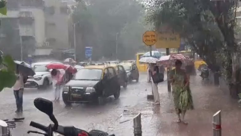 Mumbai Rains: Heavy Rainfall Lashes Several Parts As Mumbaikars Wake Up to Rainy Morning, Passing Showers Expected in Next Few Hours