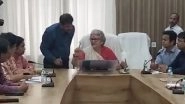 Kanpur Mayor Pramila Pandey Loses Cool Again, Throws Files on Floor While Scolding Official Over Cleaning of Sewers (Watch Video)