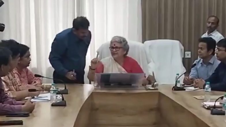 Kanpur Mayor Pramila Pandey Loses Cool Again, Throws Files on Floor While Scolding Official Over Cleaning of Sewers (Watch Video)